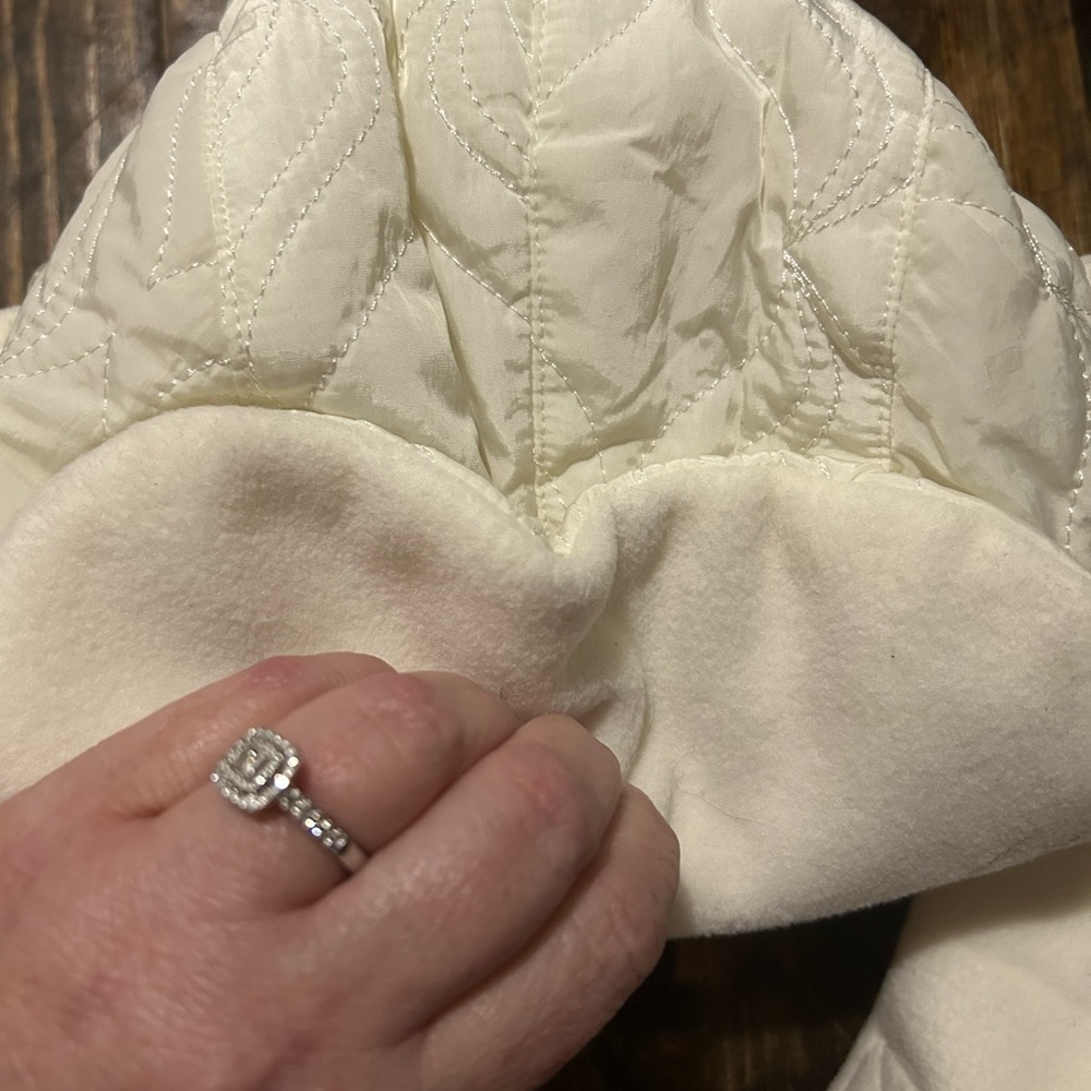 Fabletics Quilted Aviator Hat - Egret NWT - Picture 3 of 10